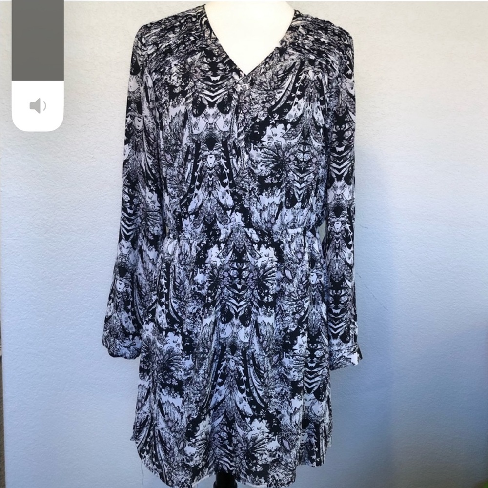 EUC - DR2 Long Sleeve Floral Dress SZ L with pockets
